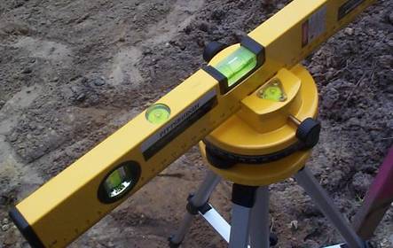 Four tubular bubble level are used in theodolite to help to keep horizontal.